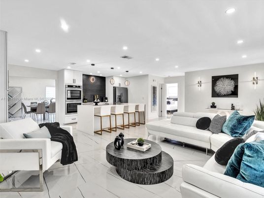 Dining room, Interior, Kitchen, Living room, Pendant Lights, Recessed Lighting, Stainless Steel Appliances