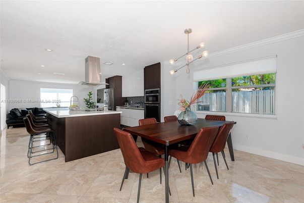 Dining room, Interior, Kitchen, Pendant Lights, Recessed Lighting, Stainless Steel Appliances
