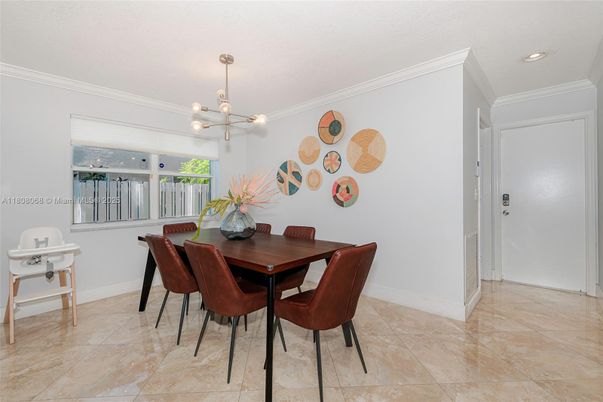 Dining room, Interior, Pendant Lights, Recessed Lighting