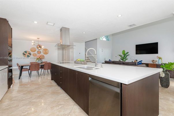 Dining room, Interior, Kitchen, Pendant Lights, Recessed Lighting, Stainless Steel Appliances