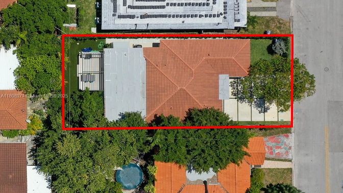 Exterior, Drone