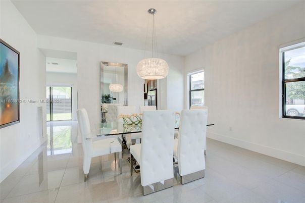 Chandelier, Dining room, Interior, Pendant Lights