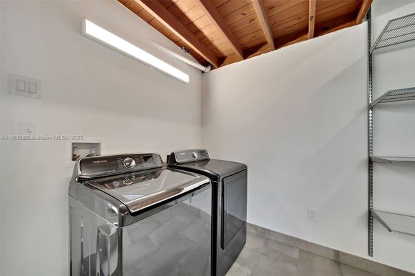 Interior, Washer, Wooden Beams, Wooden Ceilings