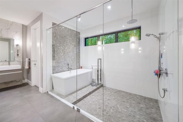 Bathroom, Free Standing Baths, Glass Shower, Interior, Pendant Lights, Recessed Lighting