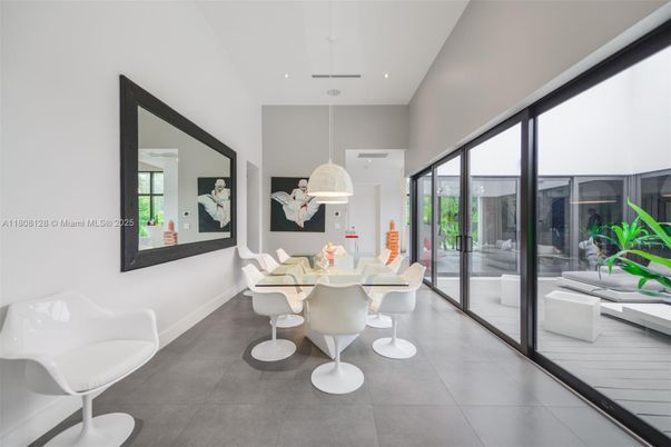 Dining room, Interior, Pendant Lights, Recessed Lighting