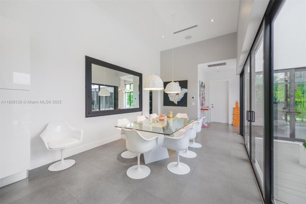 Dining room, Interior, Pendant Lights, Recessed Lighting