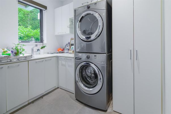 Interior, Washer