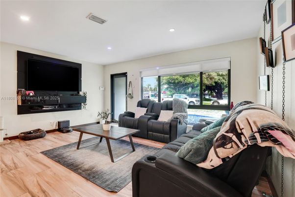 Interior, Living room, Recessed Lighting, Wood Texture Flooring