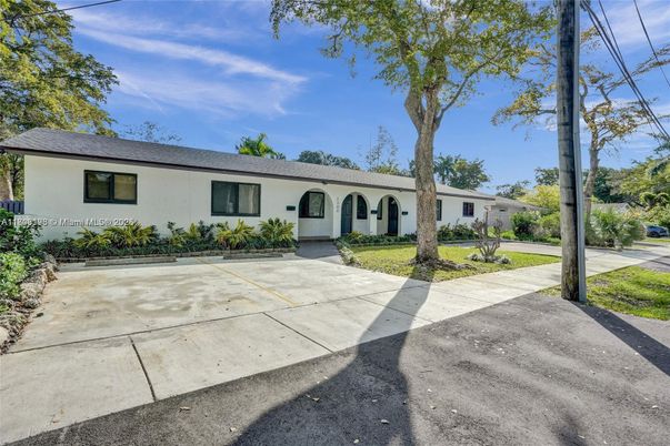 Backyard, Exterior, Facade, Ranch