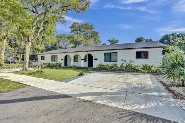 Backyard, Exterior, Facade, Ranch