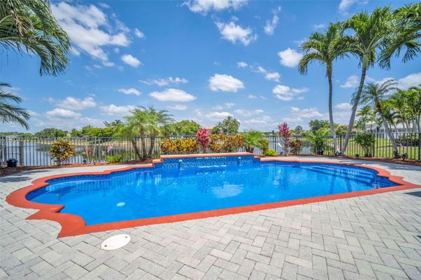 Exterior, Pool, Water