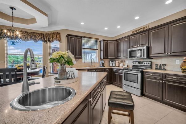 Chandelier, Interior, Kitchen, Recessed Lighting, Stainless Steel Appliances