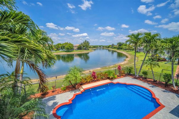Exterior, Pool, Water