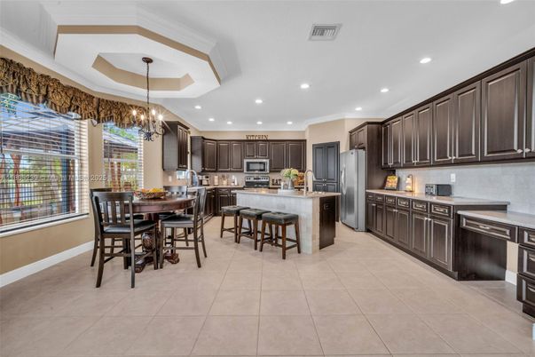 Chandelier, Dining room, Interior, Kitchen, Pendant Lights, Recessed Lighting, Stainless Steel Appliances