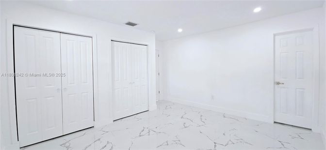 Empty room, Interior, Marble, Recessed Lighting