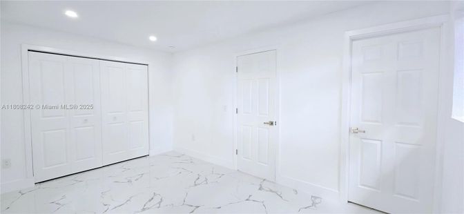Empty room, Interior, Marble, Recessed Lighting