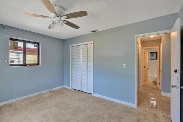 Empty room, Interior