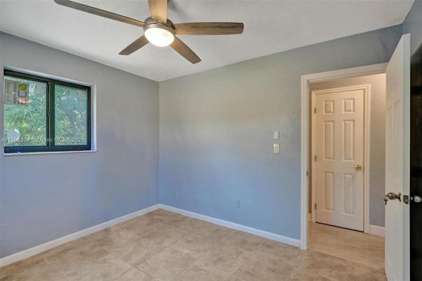 Empty room, Interior