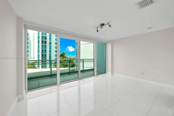 Empty room, Interior, Water