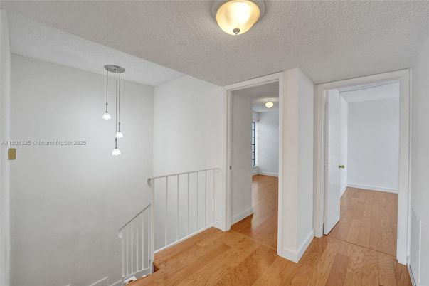 Interior, Pendant Lights, Wood Texture Flooring