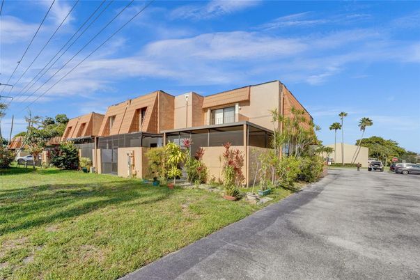 Backyard, Exterior, Facade, Modern