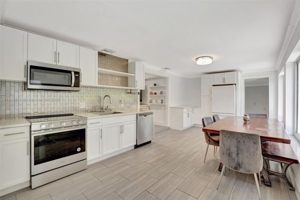 Dining room, Interior, Kitchen, Stainless Steel Appliances, Wood Texture Flooring