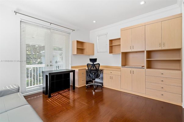 Home Office, Interior, Recessed Lighting, Wood Texture Flooring
