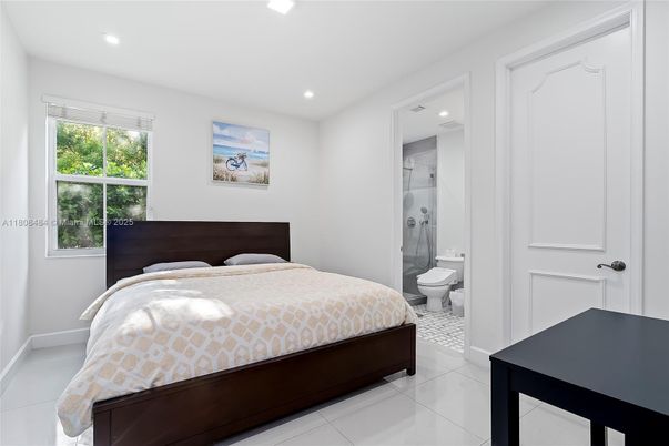 Bathroom, Bedroom, Glass Shower, Interior, Recessed Lighting