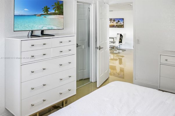 Bedroom, Interior, Water