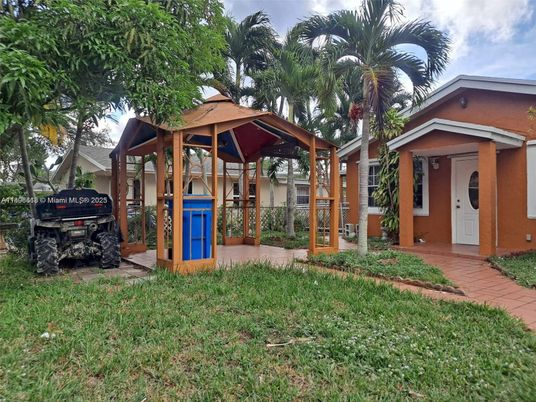 Backyard, Exterior, Playground