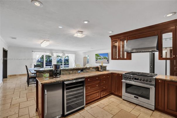 Dining room, Interior, Kitchen, Recessed Lighting, Stainless Steel Appliances