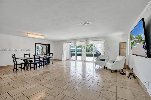Dining room, Interior