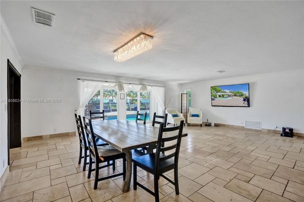 Chandelier, Dining room, Interior