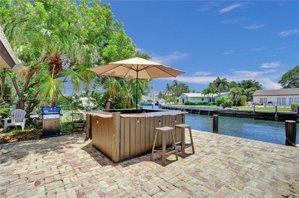 Exterior, Hot Tub, Water