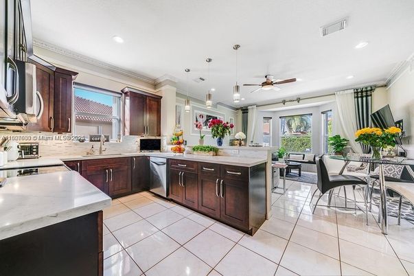 Dining room, Interior, Kitchen, Pendant Lights, Recessed Lighting, Stainless Steel Appliances