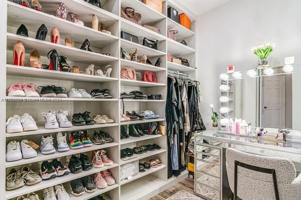 Interior, Walk-in Closets, Wood Texture Flooring