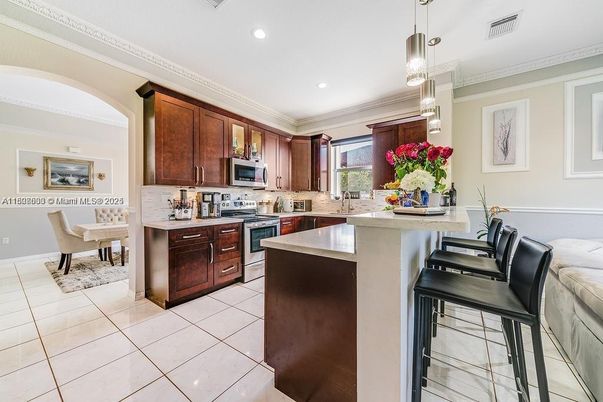 Dining room, Interior, Kitchen, Pendant Lights, Recessed Lighting, Stainless Steel Appliances