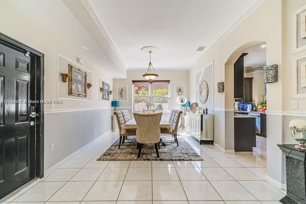 Dining room, Interior, Pendant Lights, Recessed Lighting