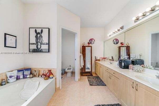 Bathroom, Dual Sink Vanities, Interior