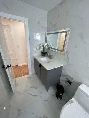Bathroom, Free Standing Baths, Interior, Marble, Marble Walls