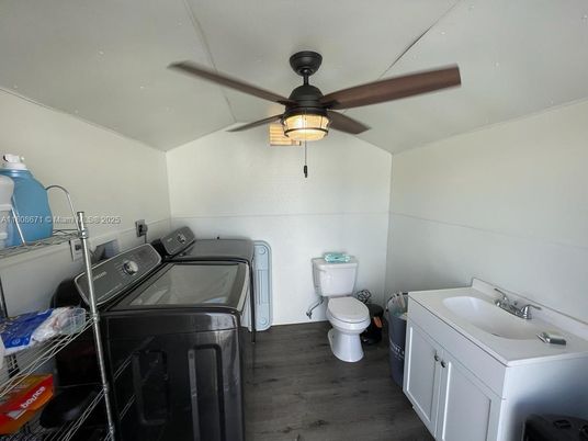 Interior, Washer, Wood Texture Flooring