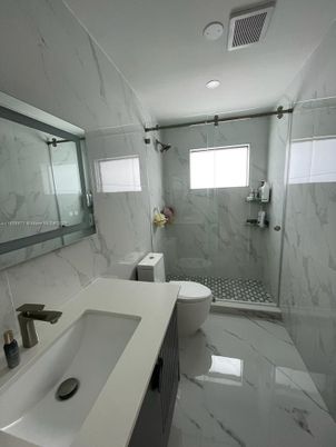 Bathroom, Interior, Marble, Marble Walls, Recessed Lighting
