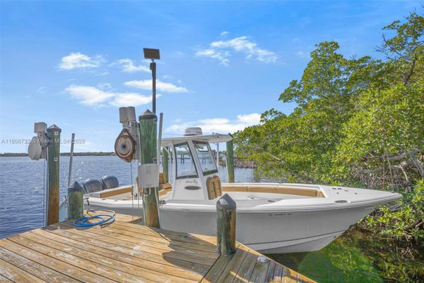Exterior, Hot Tub, Water