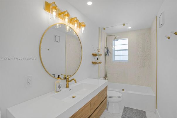 Bathroom, Interior, Recessed Lighting