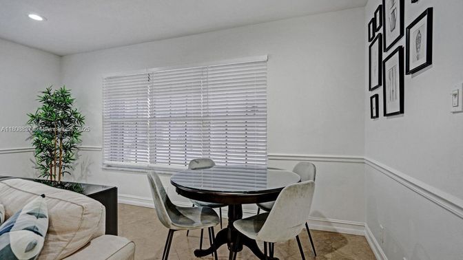 Dining room, Interior, Recessed Lighting
