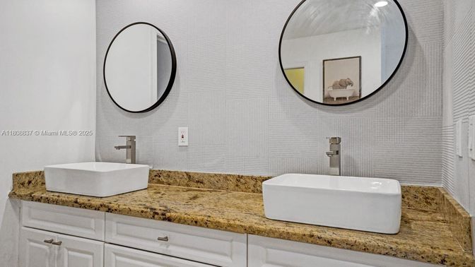 Bathroom, Dual Sink Vanities, Interior