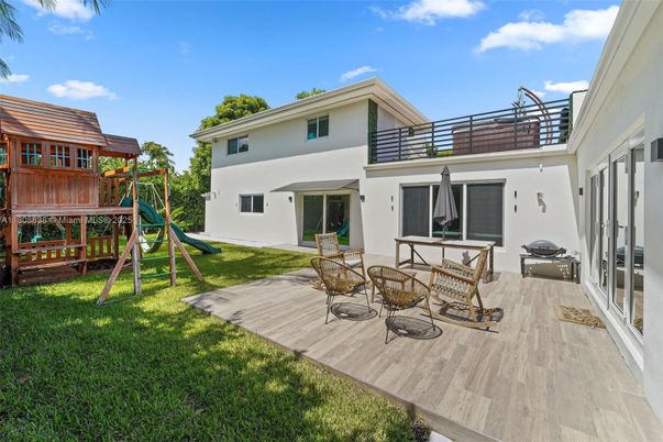 Backyard, Exterior, Playground