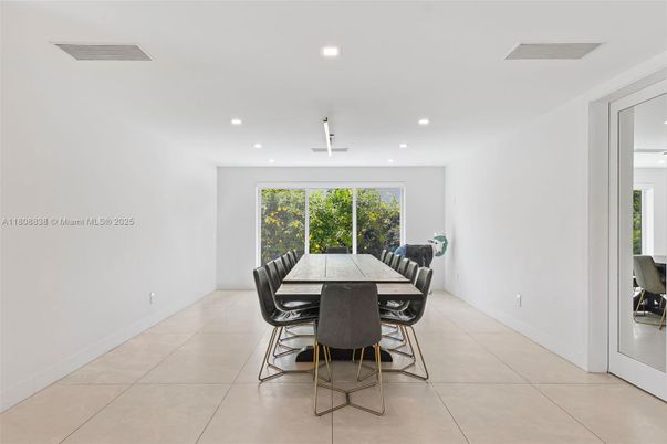 Dining room, Interior, Recessed Lighting
