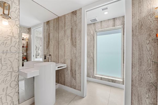 Bathroom, Interior, Recessed Lighting