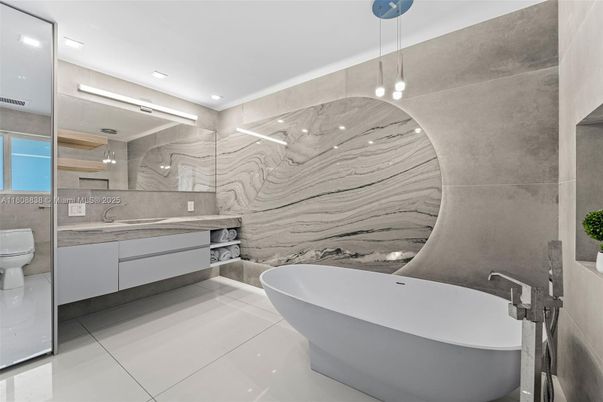 Bathroom, Free Standing Baths, Interior, Marble Walls, Pendant Lights, Recessed Lighting